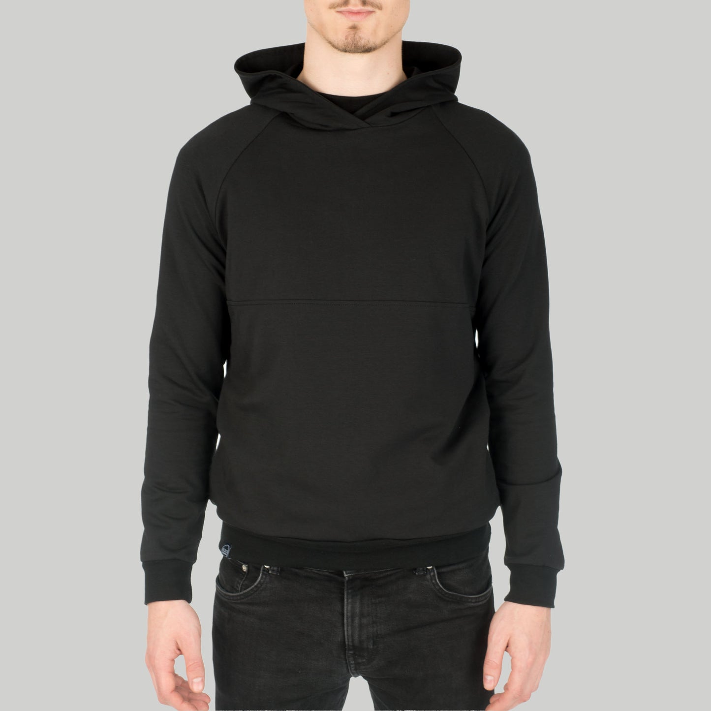 Hoodie Jas mit Bauchtasche aus Bio-Baumwolle - schwarz - KOLO Berlin