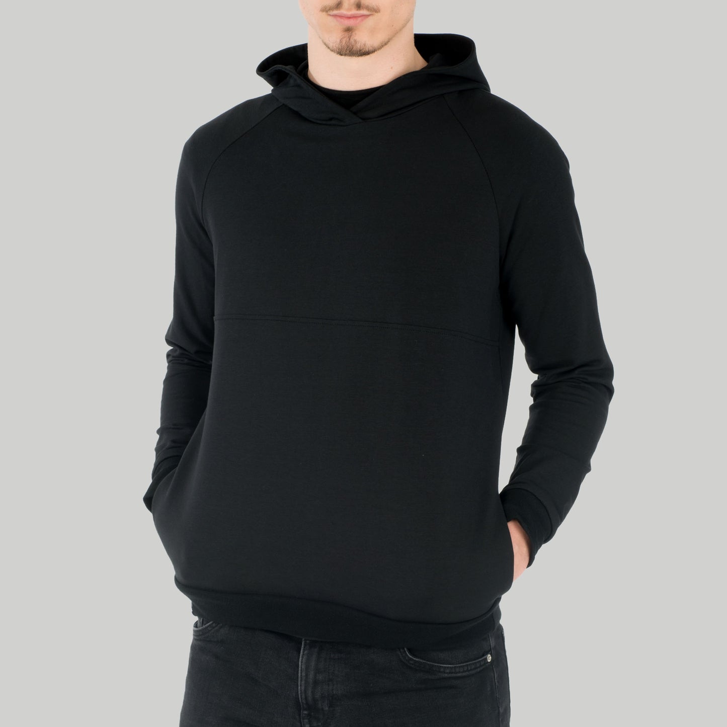 Hoodie Jas mit Bauchtasche aus Bio-Baumwolle - schwarz - KOLO Berlin